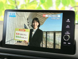 テレビ番組を画面で楽しめる装備を備えています。停車中の休憩時間などに映像を視聴でき、車内で過ごすひとときの選択肢が広がります。ご利用時は停車してご覧ください。