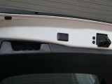 便利なパワーバックドア♪荷物で手が塞がっていても大丈夫!