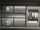 【ステアリングヒーター】冬場に冷たくなりやすい革巻きステアリングを、スイッチ一つで素早く適温に!エアコンよりも早く温まってくれるので、寒い日の運転も快適になりますね♪
