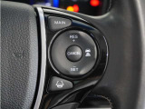 ◆アダプティブクルーズコントロール◆予め設定した車速内でクルマが自動的に加減速。前走車との適切な車間距離を維持しながら追従走行します。【LKAS】車線維持支援システムでステアリング操作を支援。
