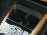 ◆ドリンクホルダー◆手の届きやすい場所にドリンクホルダーがあり、とても便利です。