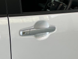 品質へのこだわり!フロアマットやシートなど車内をキレイに清掃し、ニオイや汚れなどを徹底的にクリーニングしてもらっております。室内はピカピカです☆