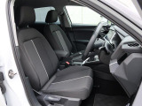 Audi車はどの車種も全てレザーハンドルです。そこにはAudiのこだわりがあり質感の高いレザーでしっかりと手に馴染み、高級感を演出します。