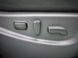 運転席パワーシートのスイッチです。