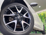 【純正オプション16インチアルミホイール】外観にマッチした純正アルミホイールを装着しております。各種社外アルミホイールや、スタッドレスタイヤも取扱いしております。是非ご相談ください♪