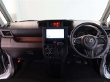 シンプルな運転席。運転は軽いハンドル回しで軽快なドライブを楽しめます
