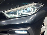 ●LEDヘッドライト:夜間走行時も良好な視界を確保し安心して運転できる高輝度LEDヘッドライトを装備!点灯速度が早く、消費電力も抑えられています。