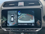 アラウンドビューモニターは4方のカメラで真上から車を見たようにモニターで確認ができる日産の自慢の装備です。是非実際の車で体感してみてください。