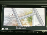 テレビ映像を表示できるモニターを装備しています。停車中の休憩時間などに映像を楽しめるため、車内で過ごすひとときの楽しみを広げてくれます。