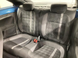 シートは適度な硬さによって長時間の運転でも疲れにくいと定評があります。国産車とは全く違った座り心地ですが、長年培われた欧州の椅子文化をご体感ください。