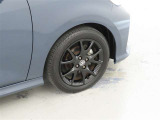 装着タイヤサイズは、185/55R16です。純正アルミホイールを装着しております。