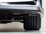 車体を前方から見た際の【左前輪】です。溝の残量やキズの有無など、より状態を詳しくお知りになりたい場合はスタッフまでお尋ね下さいませ。