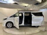 両側パワースライドドア付きだから、狭い駐車スペースなどでの 乗り降りラクラク!小さなお子さまのいるご家庭には嬉しい装備。