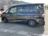 スライドドアで乗り降り楽ちんです!