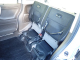 ◆チップアップ&ダイブダウン機構付【ULTR SEAT】は後席座面を左右分割で跳ね上げることができます。トランクで積載できない背の高い荷物をラクラク収納できます。ホンダ車ならではの人気装備です。