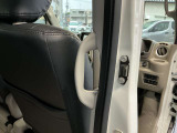 後席にはアシストグリップもありますのでスムーズに乗り降りできます