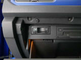 ETCユニットがグローブBOX内に収まっています。