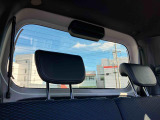 後席用のヘッドレストが標準装備されています♪