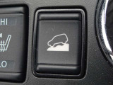 【ヒルディセントコントロール】ブレーキペダルを踏むことなく車速を一定に保つよう支援する機能です。