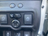 駐車時にも安心の電動格納式ドアミラーも装備しています