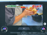 停車中にテレビ番組を視聴でき、休憩の時間を過ごす際にも活用できます。画面上で映像を確認しやすく、移動の合間にニュースや番組を楽しみたい方にうれしい装備です。
