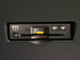 ETCカードを挿入することで高速道路を利用する際の支払いがキャッシュレスになったり、ETCスマートインターチェンジが利用できたり、とても便利なアイテムです!保証は修理保証のみとなります。