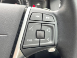 【ステアリングスイッチ】運転中、前方から目線をそらさずにオーディオ等の操作ができるよう、適切に配置されたスイッチ類。安心&快適なドライブを演出してくれる便利な機能です。