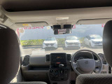 視界広々で運転しやすいインパネ