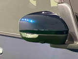 歩行者や他のドライバーからの被視認性が高いLEDターンランプ付き電動格納ドアミラー