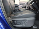 パワーシート搭載。微妙な調整が手軽にでき、ピッタリなポジションで運転することが可能です。