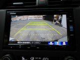 バックカメラの画像です。ガイドラインがスムースな車庫入れをサポートいたします!車庫入れの安心感がアップしますね☆