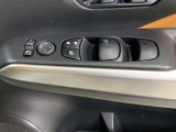 パワーウインドウスイッチ、いたずら防止・挟みこみ防止に、ウインドウロックスイッチを使用ください。便利な電動可倒式ミラースイッチ