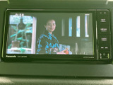 画面でテレビ番組を視聴できるため、停車中の休憩時間もゆったり過ごせます。映像が大きく表示され、操作ボタンも画面脇にまとまっていて扱いやすい仕様です。