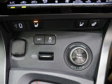 【4WDモードセレクトスイッチ】アクティブトルクスプリット4WDシステムにより前後のトルク配分を「NORMAL」「SPORT」「TRACK」の3つの制御モードから選択できます