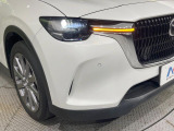 【LEDヘッドライト】悪天候や夜間走行時も良好な視界を確保し安心して運転できる高輝度LEDヘッドライトを装備!点灯速度が早く、消費電力も抑えられています。