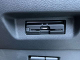 ETC2.0を装備。DSRC通信方式によって双方向通信することでカーナビと高速道路がリアルタイムに情報連携して、便利で快適なドライブ体験を提供します。