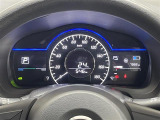 【メーターまわり】ドライバーから見やすい位置にあって安全運転に寄与します。メーターも見やすくてシンプルなデザインになっております。