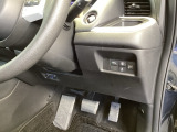 左側に高速で便利なETCがあり、横滑りを防ぐVSAなどのスイッチは、運転席の右側、手の届きやすい位置にあります。