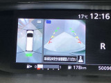 【アラウンドビューモニター】車を上から見下ろしているかのような映像で周囲の状況がひと目で確認、狭い駐車場に駐車するときも安心です♪