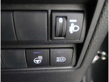 オートマチックハイビームとは、先行車や対向車のライトを認識し、ハイビームとロービームを自動で切り替える機能です。夜道の視界を確保します。詳細は販売店スタッフまでおたずねください。
