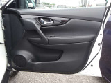 ◇運転席扉 内側部分になります◇【パワーウィンドウ】窓の開け閉め楽々!少し換気したいな〜なんて時にササッと操作できますね♪