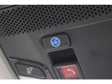 ホンダトータルケアプレミアムにご加入いただくことで、クルマと緊急サポートセンターがボタンひとつでつながり、エアバッグ展開時には自動で通報。緊急時に迅速なサポートが受けられます。