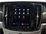 Google搭載のボルボなら、車内にいながら多彩なデジタルライフをお楽しみいただけます。Google Playから必要なアプリをダウンロードして、有意義な移動時間を楽しみましょう。