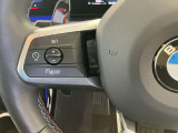 【アクティブクルーズコントロール】一定速度での巡航はもちろん、前方の車両との距離を一定に保ちながら自動で加減速を行います。BMWは車両停止までの制御が可能となりますので、渋滞時には大変嬉しい機能です。