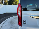 後続車からの視認性に配慮したテールライトを装備しています。