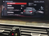 衝突被害軽減ブレーキと車線逸脱警告がついています。