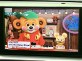 テレビ映像を画面に表示でき、停車中の待ち時間などに番組を視聴できます。画面には番組情報も表示されるため、車内で過ごす時間をより快適にしたい方にうれしい装備です。