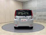 リヤ、後ろから見るとまた車の印象が変わってきますね☆☆