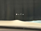ヘッドアップディスプレイ付きで、目線を変えることなく走行速度やナビ案内を見ることが可能です。