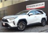 トヨタのSUVハイブリッド「RAV4 ハイブリッド」です。街乗りからアウトドアまで幅広く活躍してくれます♪